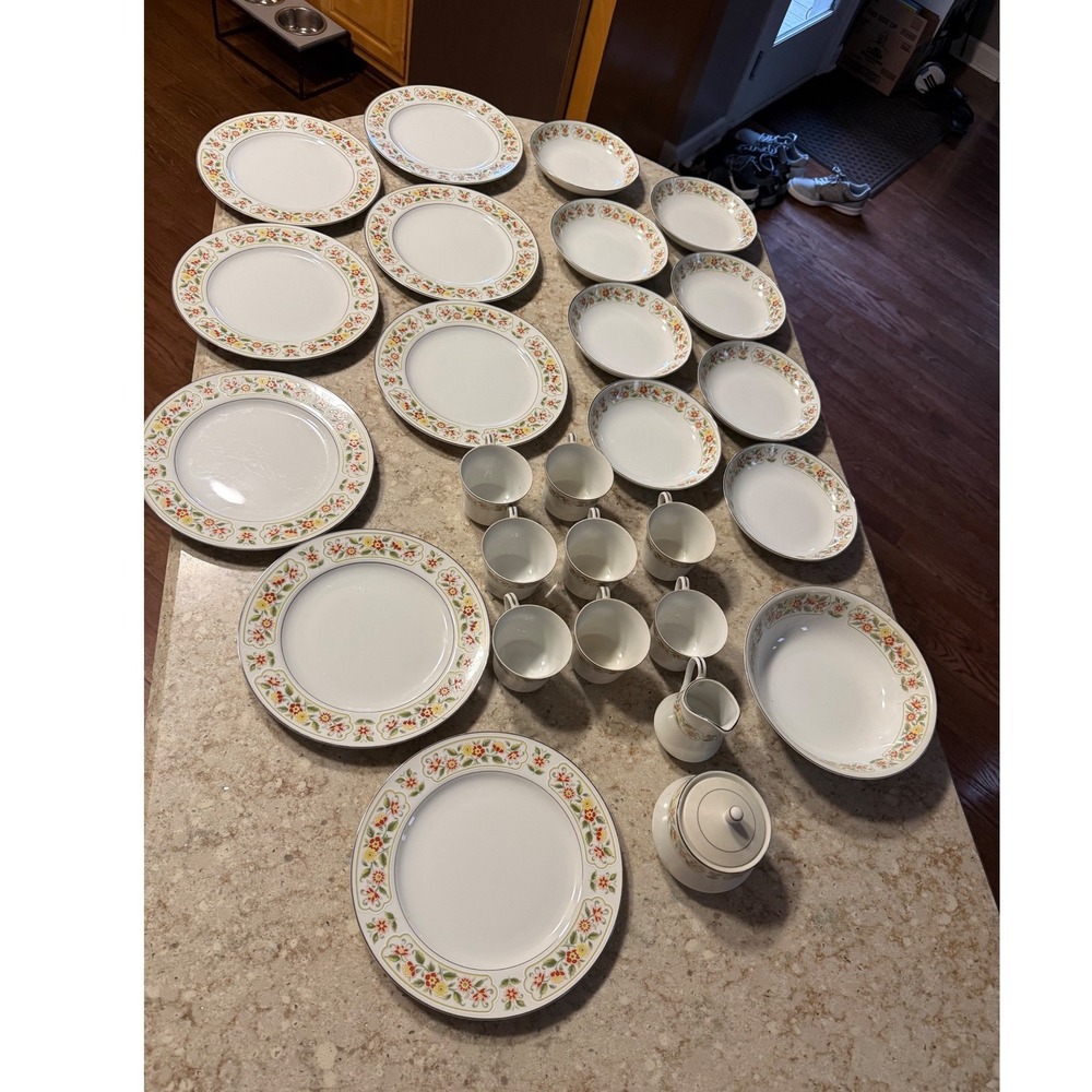 Fine China Japan Suzy 3101 Floral Dinnerware Set 27 Piece Vintage Porcelain